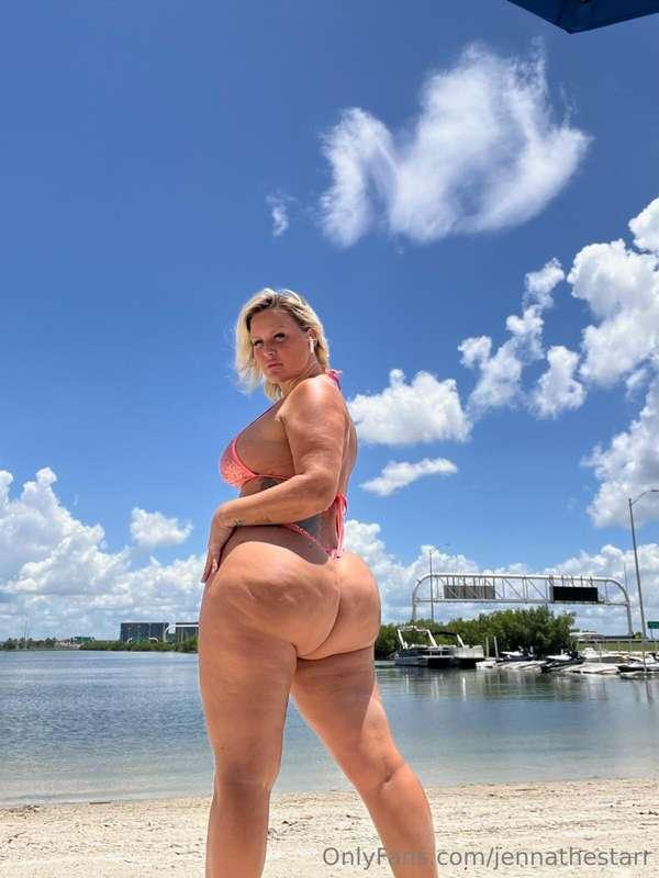 # Spank my juicy ass ☀️  Online right now: https://onlyfans...