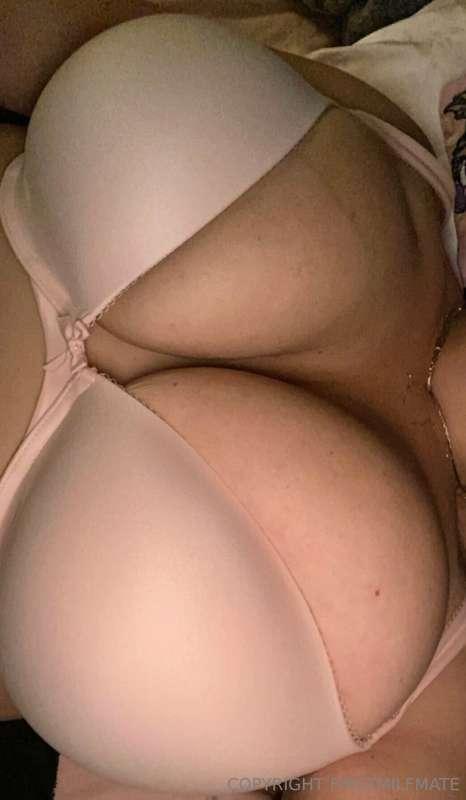 Big Titty Tuesday !!!
xoxo🩷🩷
