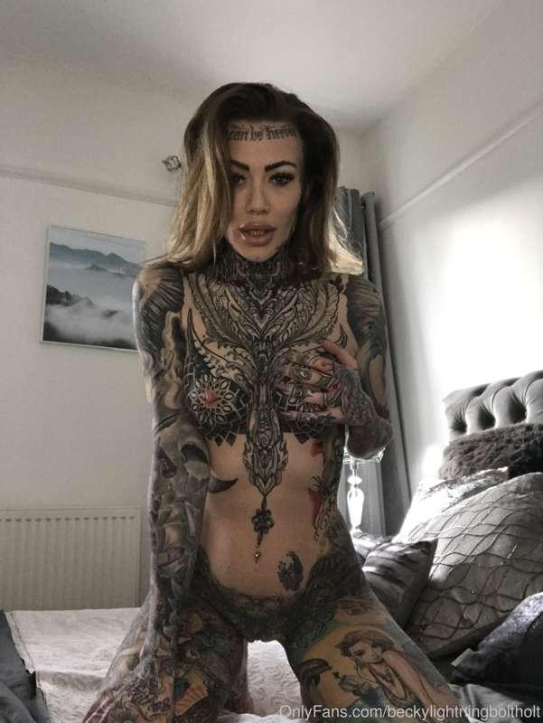 Naked and waiting for you to come and explore me  😚