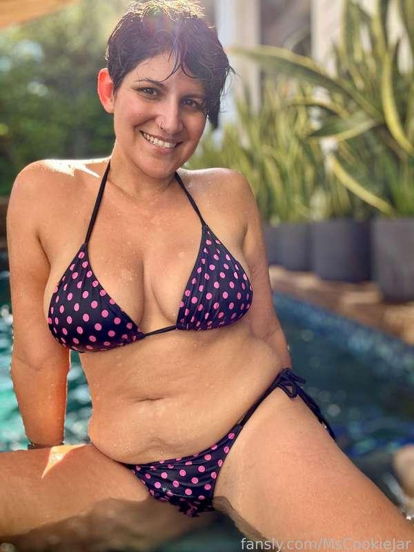 keep cool in the summer heat xoxoxo 😋

#milf #bigtits #naturaltits #brunette #shorthair #pov #fyp #mature 