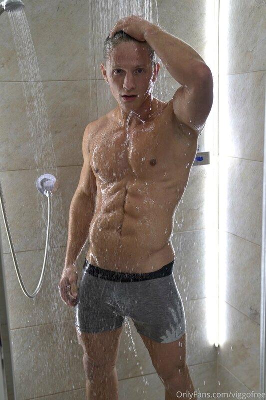 💦💦💦 Shower time 😁