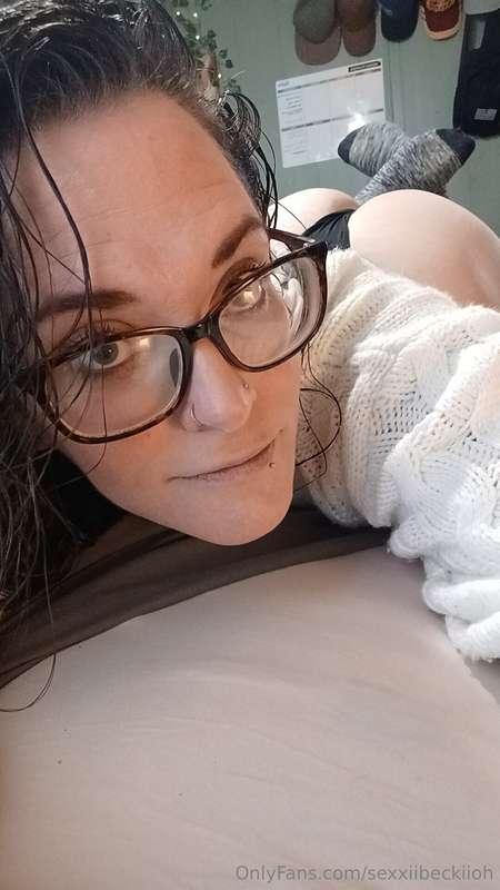 Thick and naughty milf loves attention