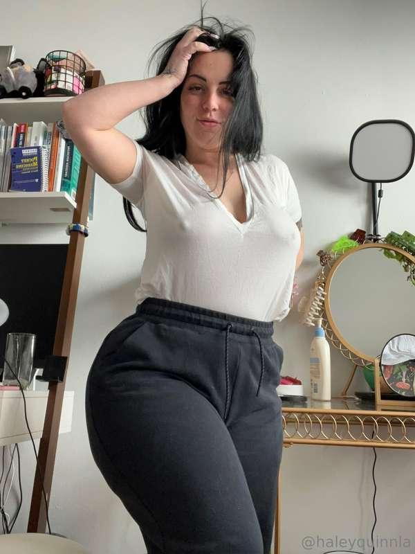 ### I want someone to touch my wet pussy so bad… if you were..