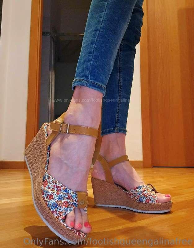 New summer wedges! 🌸 🌼 🌻 ✿ ❀ ✾ 💐 🌷

*More pics on* @footishq..