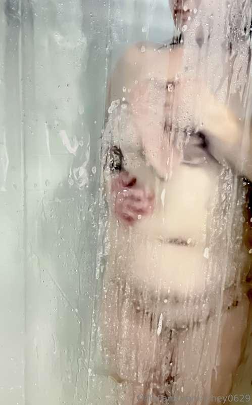 Cum shower with me 😈🧼🚿