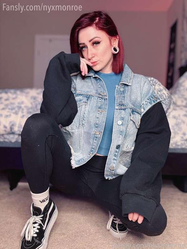 Do I look better dressed or undressed? 😈

#RedHair #Tattoos #Petite #BigTits #Piercings