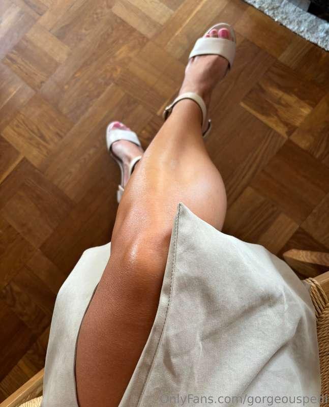 Getting ready for an event at my work today 🤎🤍