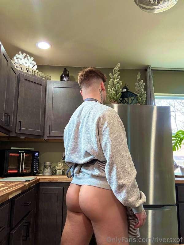 who’s ready for work to be over 👀 also guess what’s for lunc..