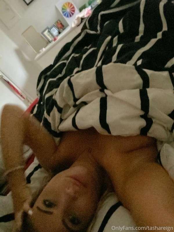 who wants to see whats under this blanket ;) ?
