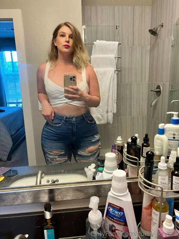 Want to see me without the clothes on? 😈 DM me
