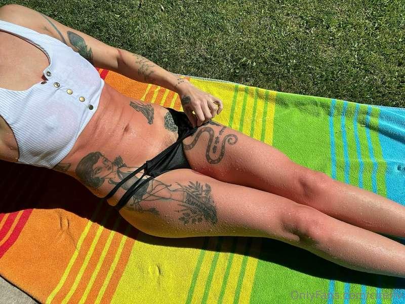 Soaking up the sun ☀️ after my cold plunge the other day. 🥶