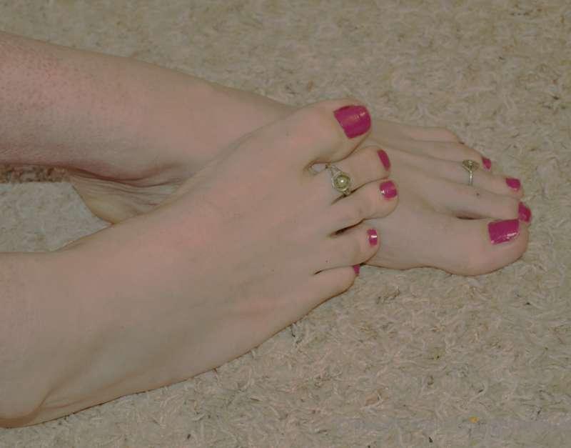 Hey Lover. Do you like feet? Don't miss out on these :)