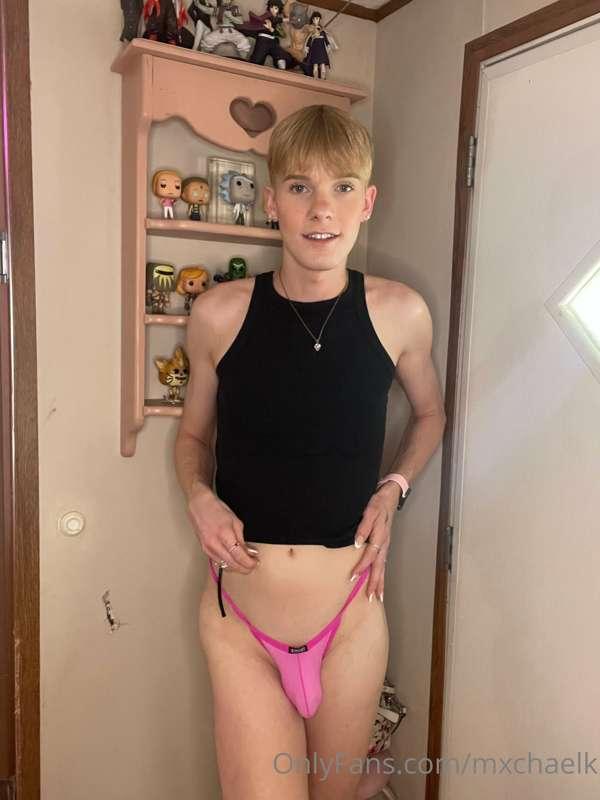 thong and black tank top 😉 😘