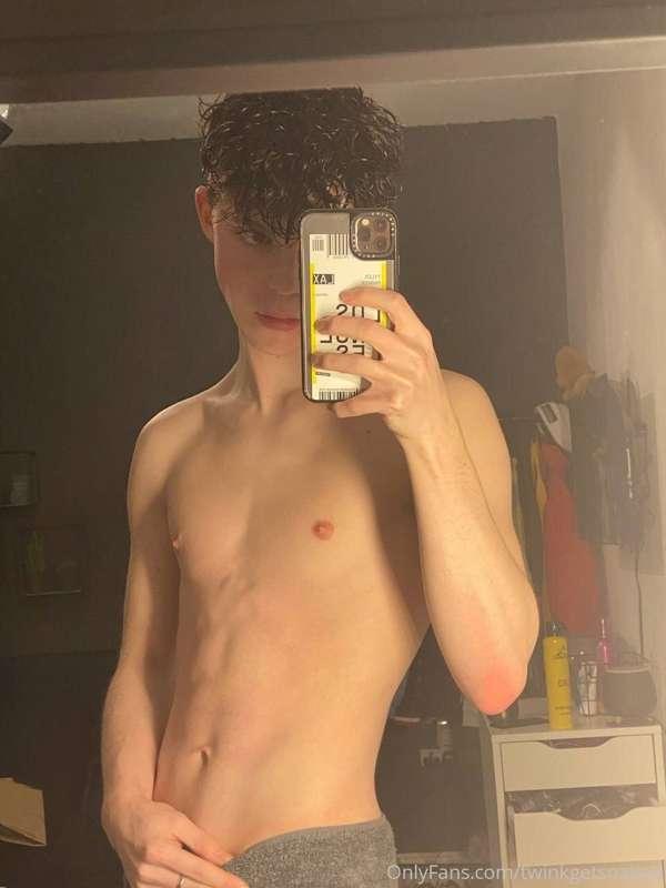 😈