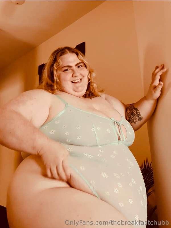 Guess who also gained 8lbs recently 👀🍰🍔💖