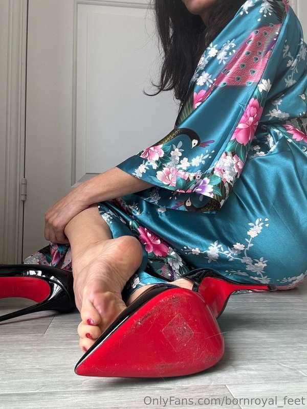 bornroyal_feet image #1