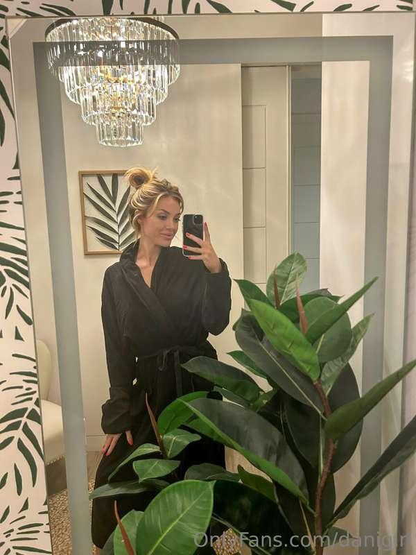 Nothing like a spa day ✨🧖🏼‍♀️🖤