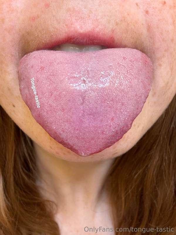 Close up of my wide tongue 👅 do you like it wide or pointy?!