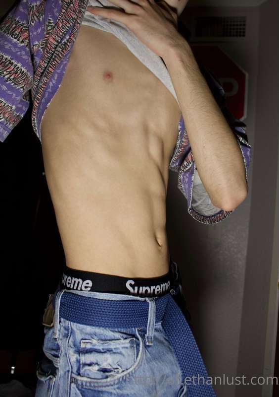 Peek a boo 😈