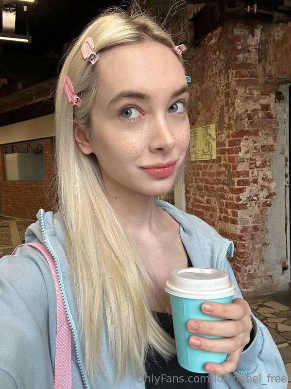 Can you guess what I'm dreaming of so sweetly?ヽ(♡‿♡)ノ