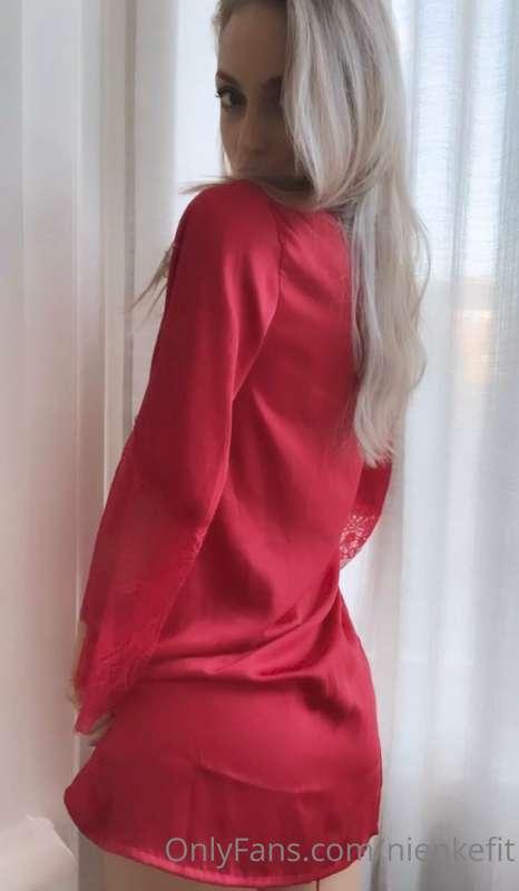 What’s under my robe 🙈😇