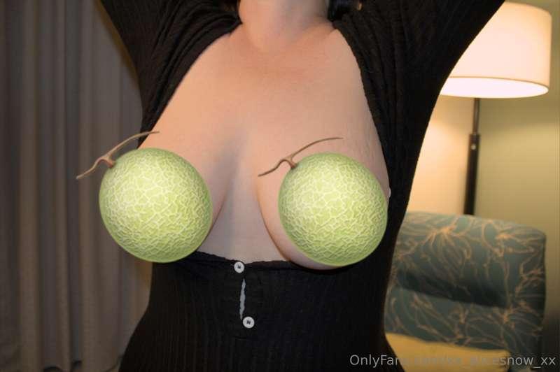 Big tits and big ass is what you'd see on my VIP page! You s..