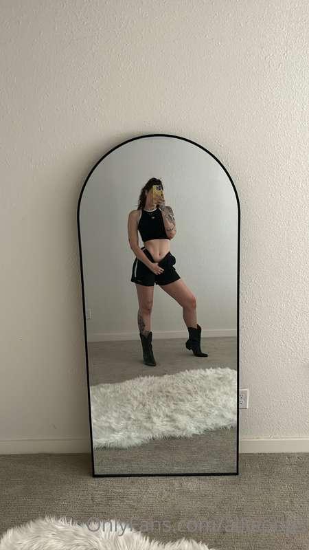 freeallieoops image #0