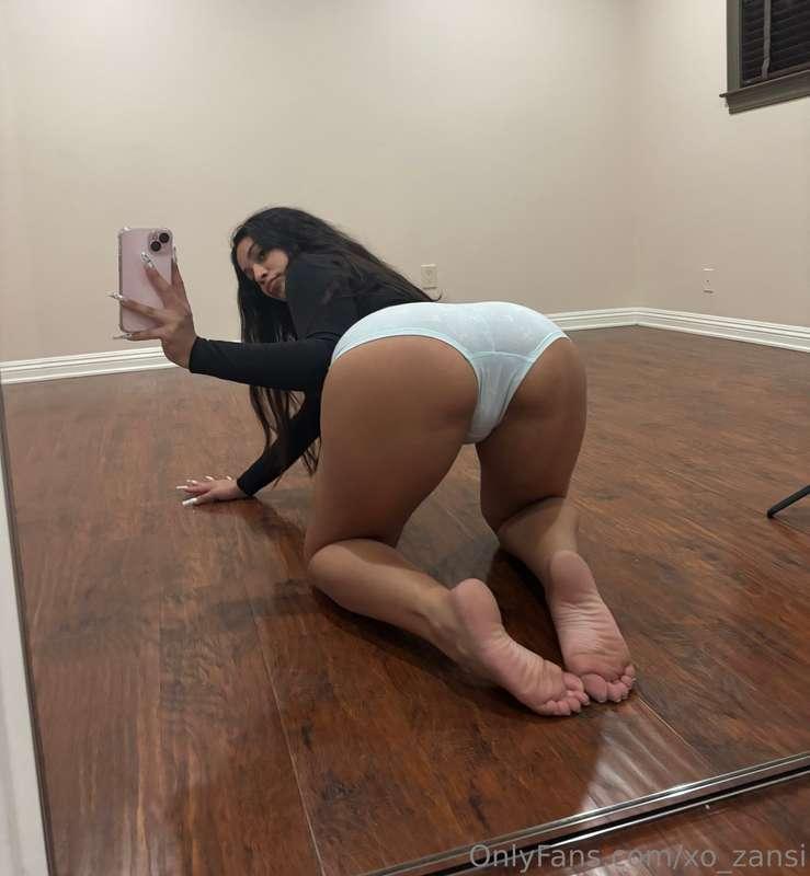 My body says “relax” but my mind says “make me yours” 😏🙊💦Obe..