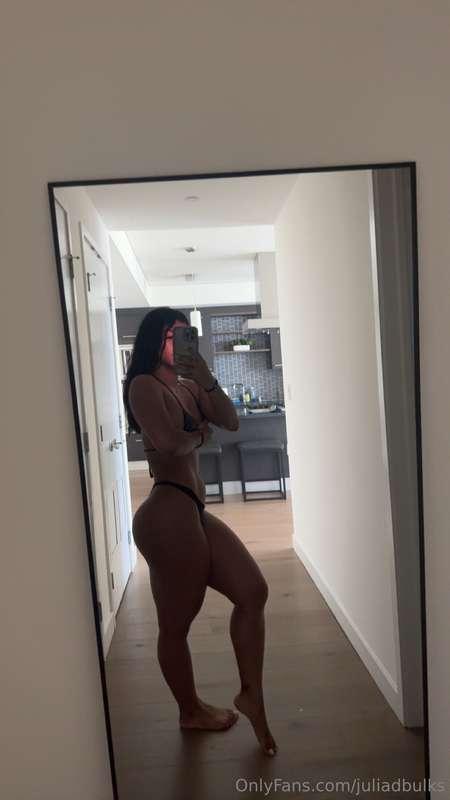 Summer body coming in nice 🥵 check DMs to see more of me 🤤🙈