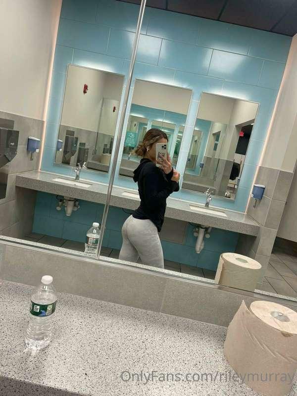 workout 1 done... should we go for a round 2 💦