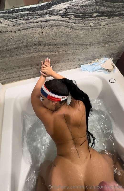 My new BG jacuzzi tape is out now in your messages 😍