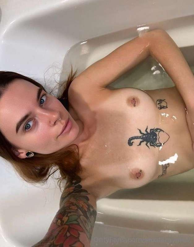 🔥 𝐅𝐈𝐑𝐒𝐓 𝟓𝟎 𝐒𝐔𝐁'𝐒 𝐅𝐎𝐑 𝐅𝐑𝐄𝐄 🔥 𝐇𝐨𝐫𝐧𝐲 𝐛𝐞𝐚𝐮𝐭𝐲 @miss_mills 𝐬𝐡𝐨𝐰𝐬 𝐡..