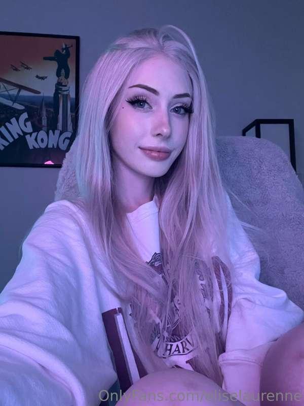how cute is this wig omg. I’m currently scrambling to get re..