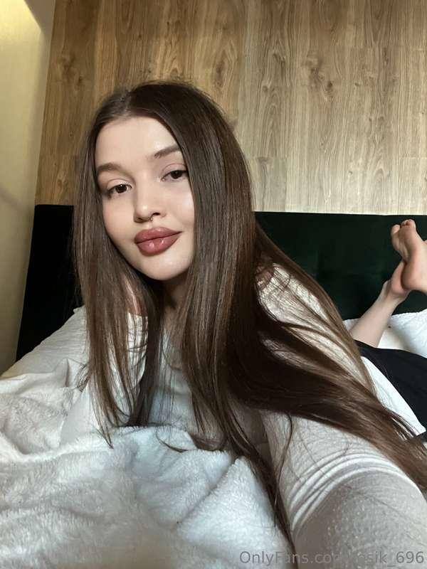 Do you want to talk to me? 🤭 Just promise to be a gentleman ..