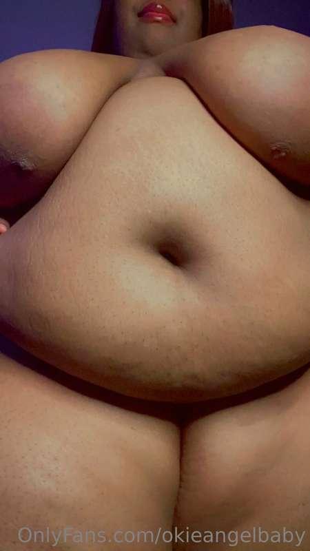 I love my belly! I want someone to come kiss it! 🤭💜