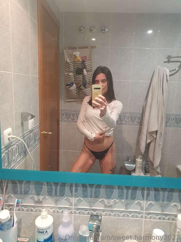 No quiero ducharme solita....me acompañas?😈😈