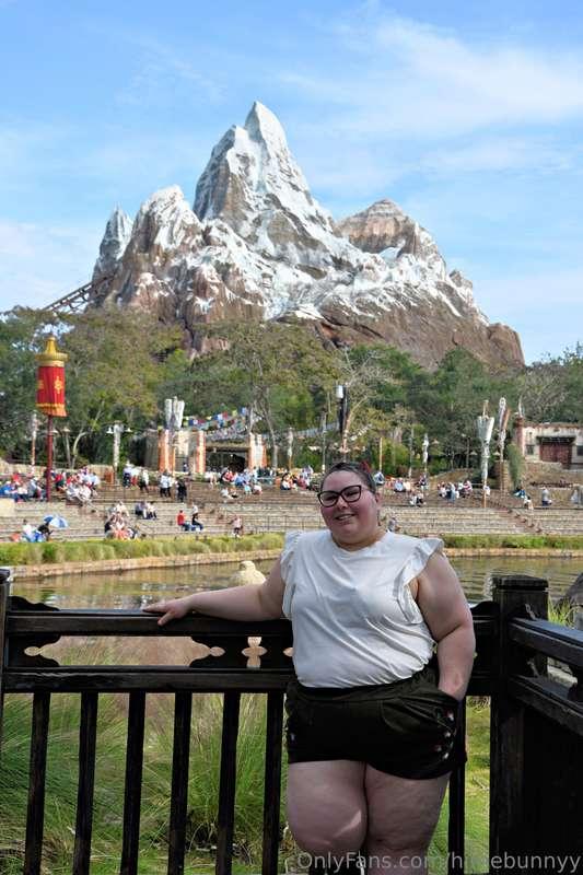 Can you guess where i am for the next week ? 😊😚

I'll be bac..