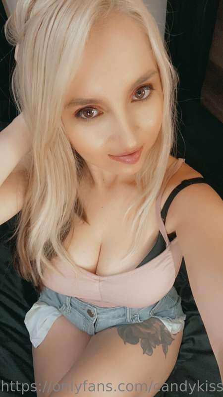 Just using my toy making my pussy feel amazing 🥰