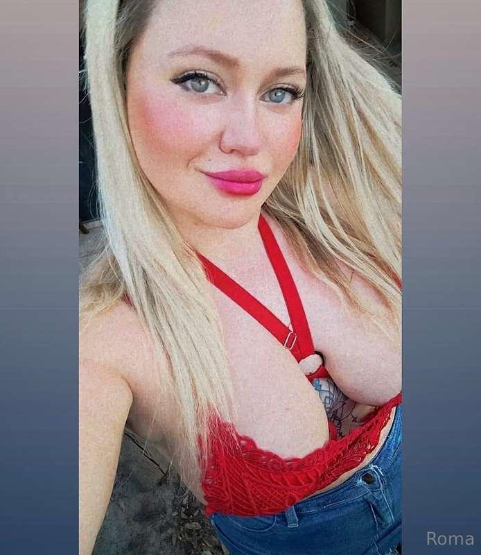 What triggers you to get an instant boner? 🙈