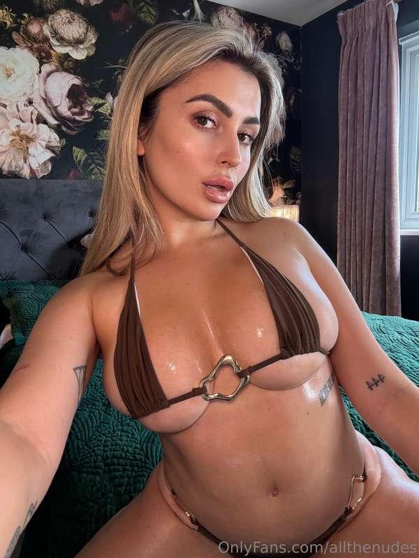 I’ve got a big problem, can you help 🤎?