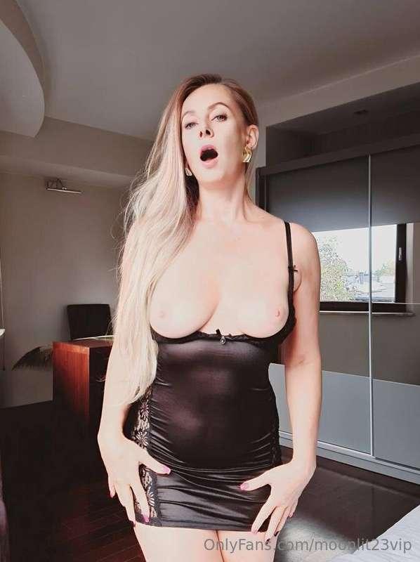 🟢She @onlyfans-jelly is ready for your cock🟢 Naughty who lov..