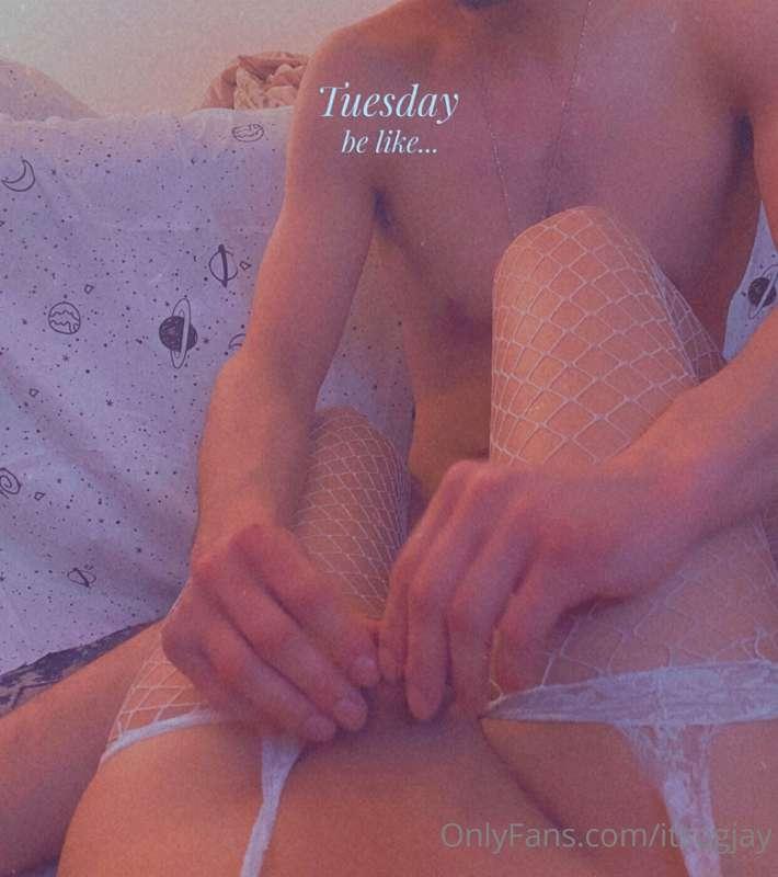 Uh oh its your turn to massage my sissyclit next! 🤭