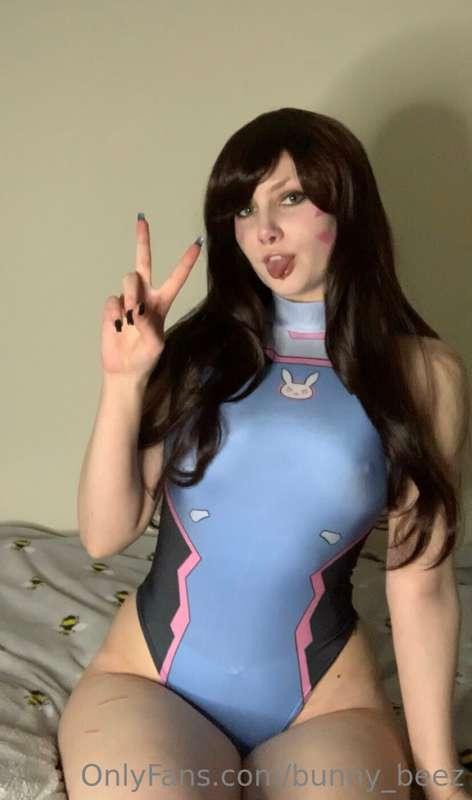 Nerf this! 🐰💕
D.va from Overwatch is ready for “action”