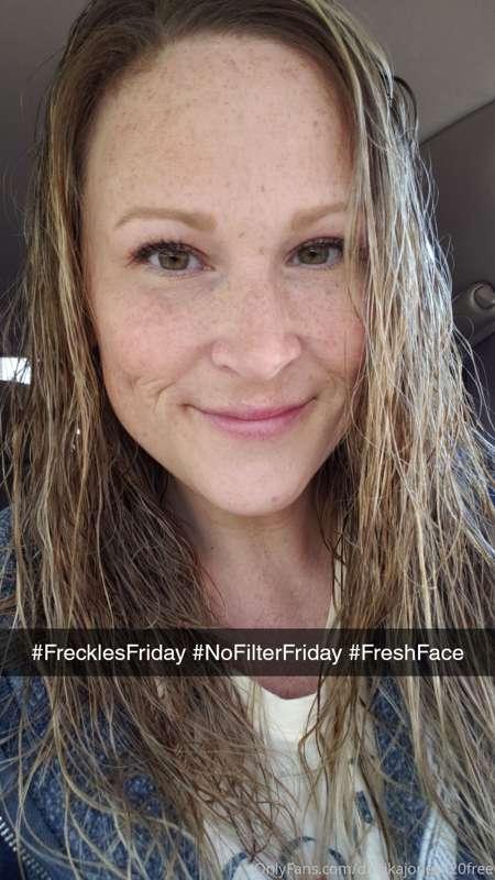 Happy Friday, lovebugs! 😘😘😘