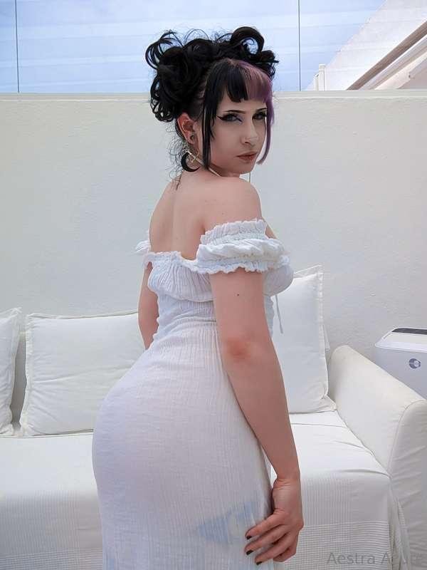 I'm not wearing any panties btw