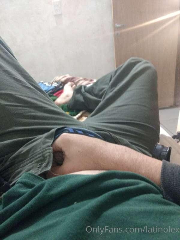 🍑🍆 Someone help me take off my clothes when I get home from ..