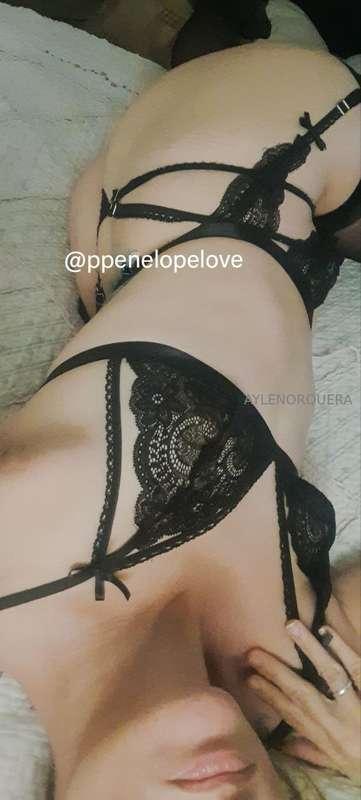 @ppenelopelove ❤️‍🔥

Would you like to be my boyfriend? 💋