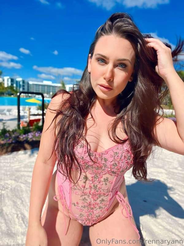 it's kinda hot in here🔥 don't you think? 😏