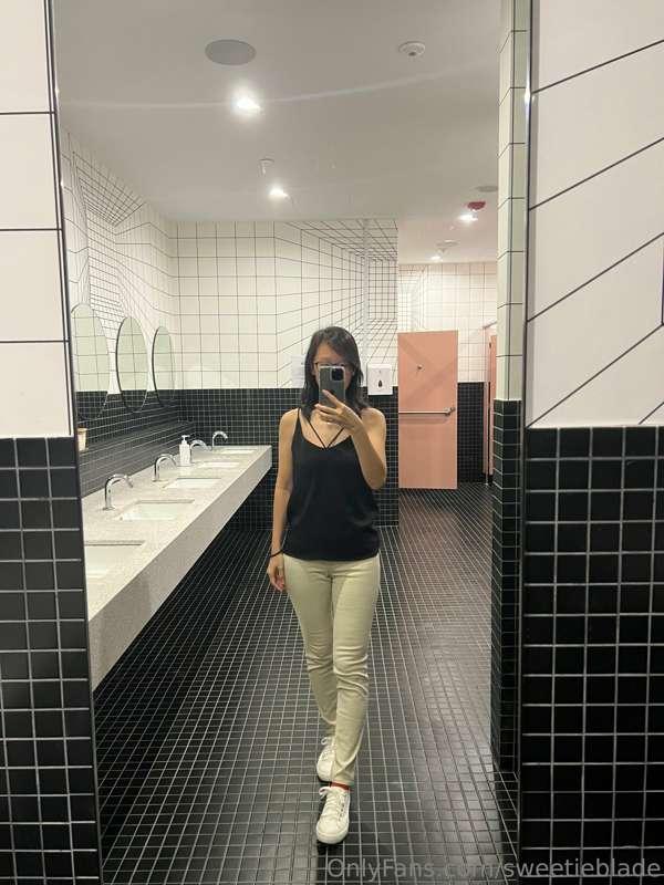 This week’s #OOTDS: 

#Nassa top & #Uniqlo jeggings
#CottonO..