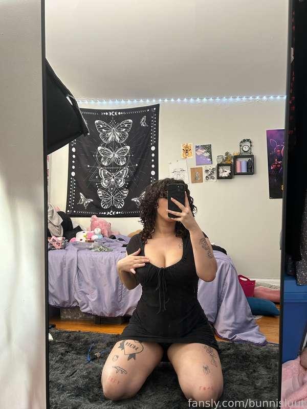 how long before you’re lifting my dress up to fuck my holes?


my slutty bunnies tier is still 20% off until the end of this month! 

#archpic #minidress #bigass #booty #bigboobs #tits #horny #nopanties #slut #brunette 